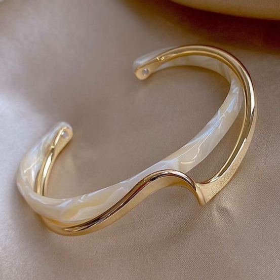 PHOEBE | Stylish Opal Glow